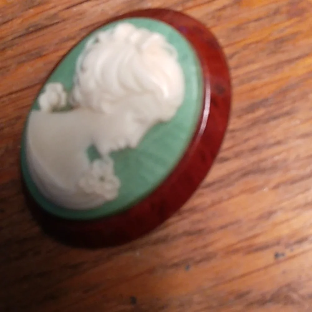 - GRANNY CORE carved cameo pin